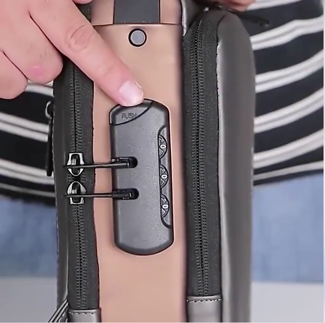 Mochila Antirrobo Impermeable con Puerto USB